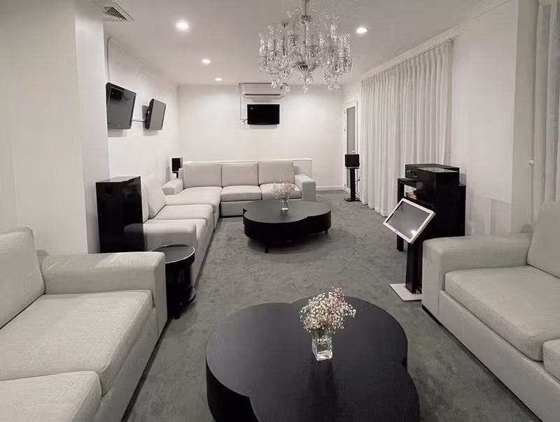 Nữ diễn viên còn thiết kế phòng xem phim và karaoke để giải trí. Ảnh: Instagram Lý Nhã Kỳ.