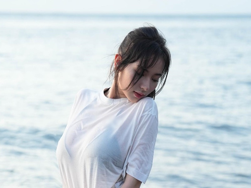 "Nếu nghiêm túc hơn về chế độ ăn uống và tập luyện, tôi sẽ đẹp hơn", hot girl nói.