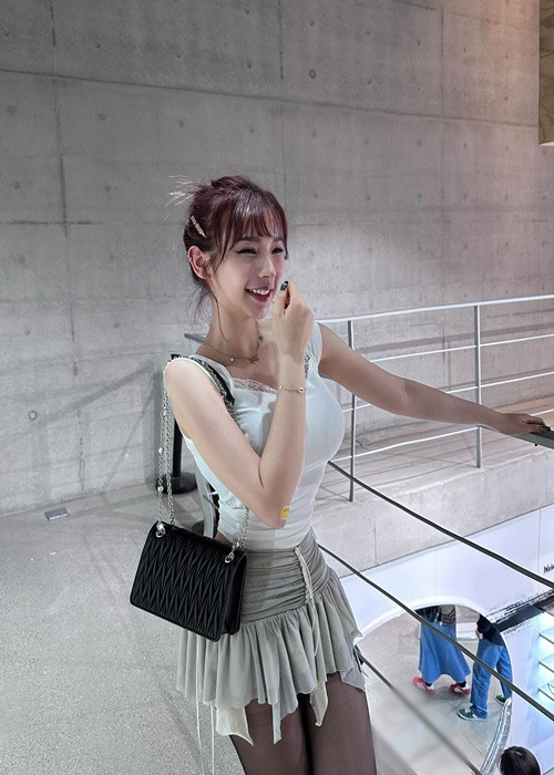 Hiện tại, cô nàng có hơn 300.000 fan trên Instagram.