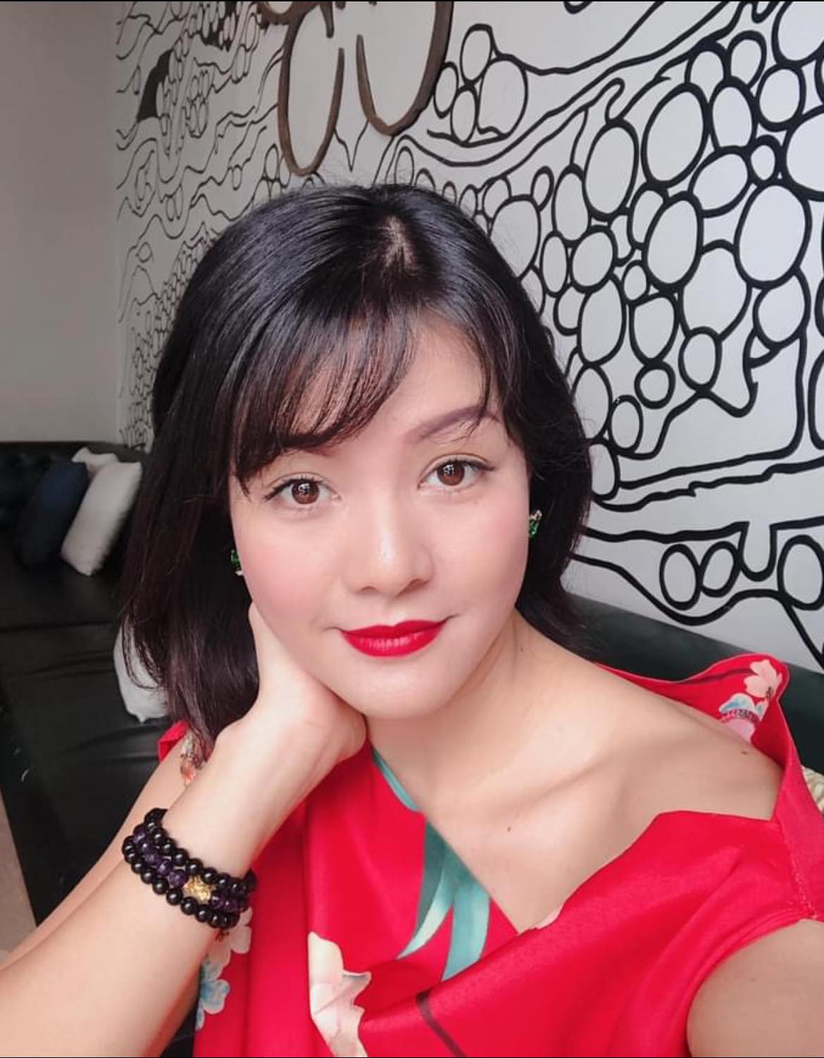 Trong chương trình Lời tự sự, Hoàng Xuân chia sẻ cột mốc đáng nhớ trong sự nghiệp của mình là năm 1992. Khi ấy, chị học lớp 9 và tham gia ứng tuyển người mẫu vì chị gái cần người đồng hành để thêm tự tin. Tuy nhiên, sau đó Hoàng Xuân đỗ còn chị gái trượt. Hoàng Xuân coi đó là cái duyên, đánh dấu bước ngoặt để chính thức bước vào con đường nghệ thuật.