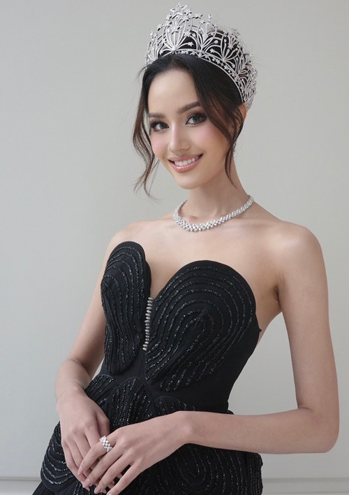 Opal Suchata đăng quang Miss Universe Thailand 2024. Cô cao 1m8, có gương mặt đẹp, vóc dáng săn chắc quyến rũ. Ảnh: Instagram Opal Suchata.