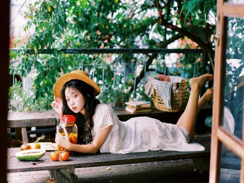 Lâm Thanh Mỹ chia sẻ, cô nhút nhát, ít nói và không có nhiều bạn. “Khi mới gặp, em thường im lặng, không nói chuyện nên mọi người thường nghĩ em chảnh. Tuy nhiên, với bạn bè thân thiết, em mới bộc lộ hết sự hài hước, nói nhiều của mình” nữ diễn viên tâm sự. Ảnh: Instagram Lâm Thanh Mỹ.