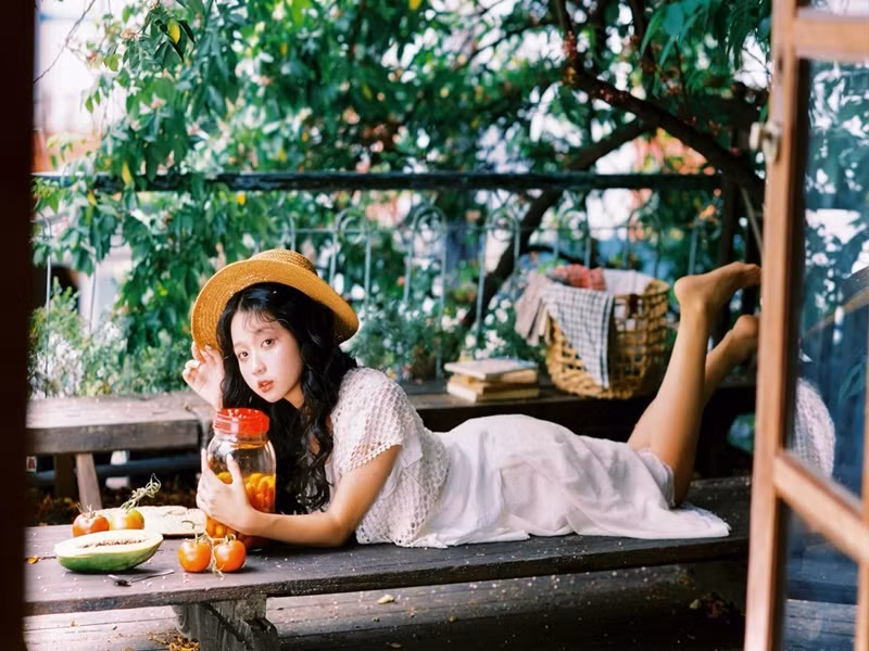 Lâm Thanh Mỹ chia sẻ, cô nhút nhát, ít nói và không có nhiều bạn. “Khi mới gặp, em thường im lặng, không nói chuyện nên mọi người thường nghĩ em chảnh. Tuy nhiên, với bạn bè thân thiết, em mới bộc lộ hết sự hài hước, nói nhiều của mình” nữ diễn viên tâm sự. Ảnh: Instagram Lâm Thanh Mỹ.