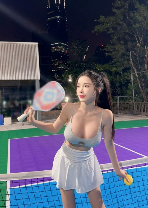 Hot girl tốt nghiệp ngành Luật và Kinh doanh tại Singapore nhưng lựa chọn làm DJ, MC các chương trình.