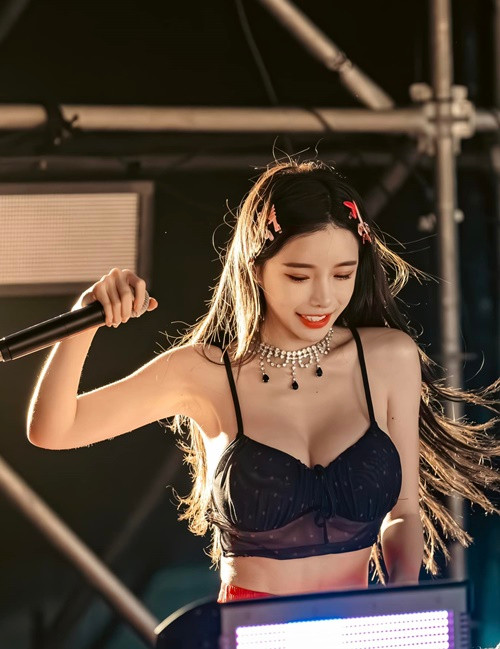 Nhờ danh tiếng ngày càng đi lên, cô nàng có cuộc sống vô cùng sang chảnh.