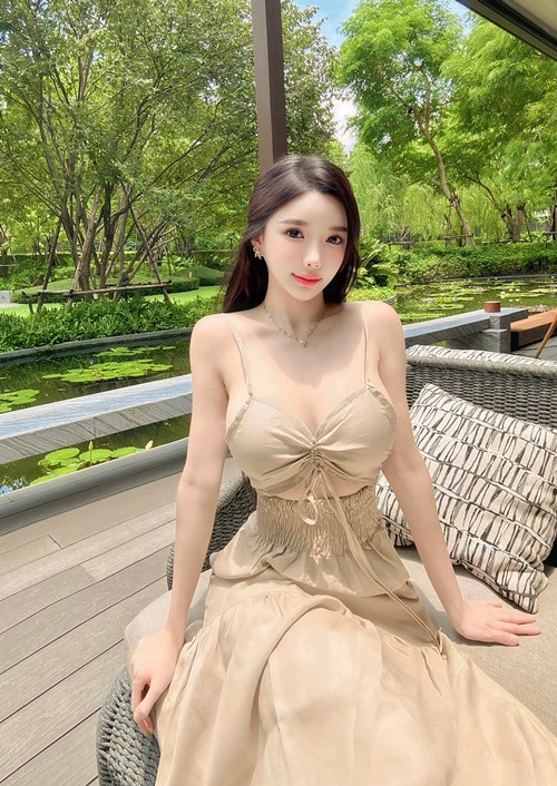 Bị nhiều người nhận xét khoe dáng quá đà, Amber không bận tâm đến những lời bàn tán.