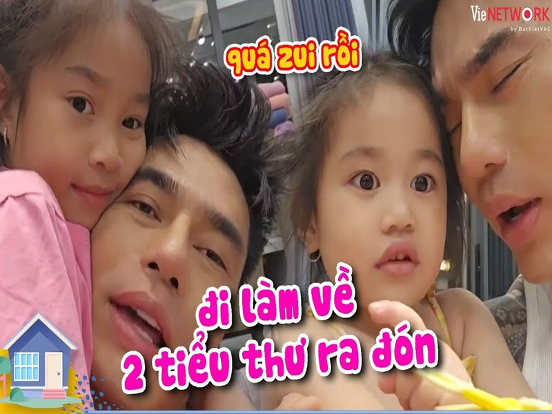 Lê Dương Bảo Lâm dành nhiều thời gian chăm sóc và chơi với các con. Ảnh: Youtube Lê Dương Bảo Lâm.