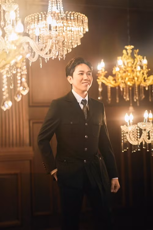 Bạn thân Trấn Thành chia sẻ trước ngày cưới: "Đã hồi hộp chờ đợi giây phút này lâu lắm rồi, đã đếm ngược 10 ngày, rồi đếm nữa… Nhưng bây giờ thì chắc chắn chỉ còn 10 ngày nữa thôi, tôi sợ mọi người quên nên nhắc lại".