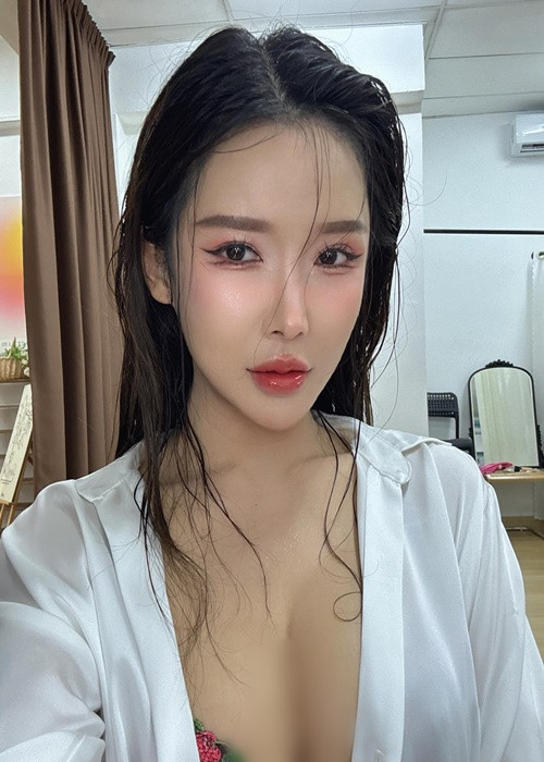 Gatita Yan đang hẹn hò, cô nàng thoải mái chia sẻ hình ảnh bên bạn trai.