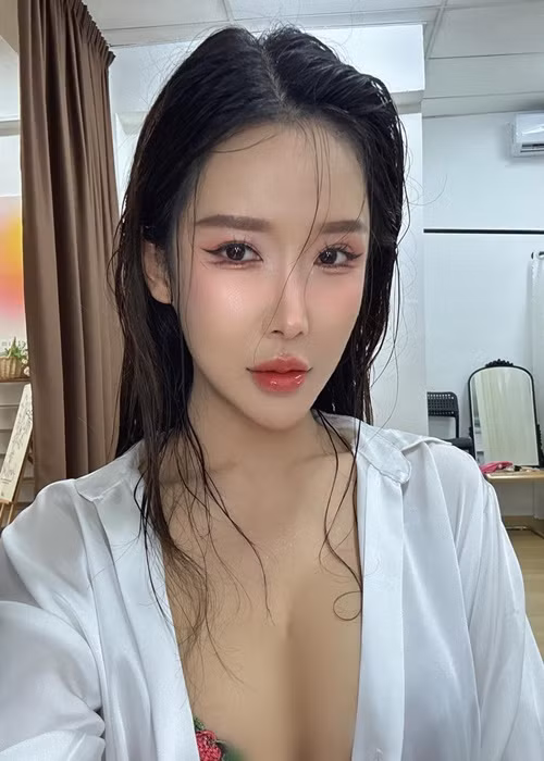 Gatita Yan đang hẹn hò, cô nàng thoải mái chia sẻ hình ảnh bên bạn trai.