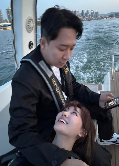 Hari Won khẳng định rằng cô khen Trấn Thành không phải bởi anh là chồng cô mà bởi chưa chắc cô cải thiện tốt như anh.