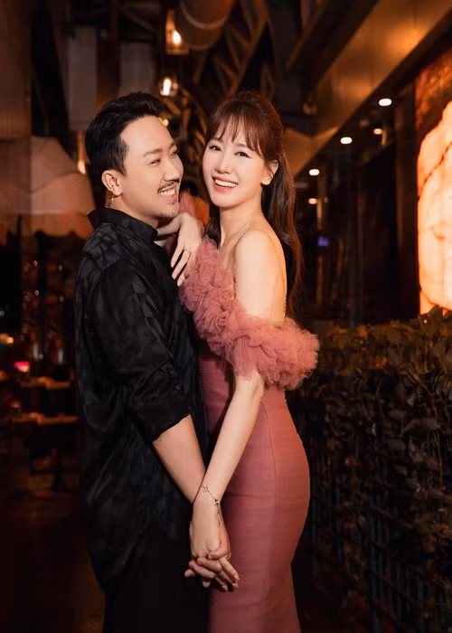 Tháng 7/2024, Hari Won chia sẻ, Trấn Thành sau 8 năm kết hôn tốt hơn cô mong đợi.