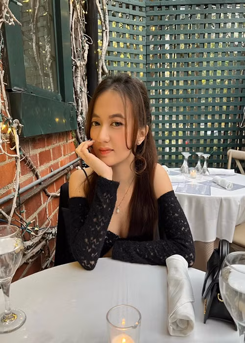 Thời còn mặn nồng với bạn trai cũ, Xuân Nghi không ít lần chia sẻ hình ảnh bên nửa kia, trải lòng về chuyện tình cảm.