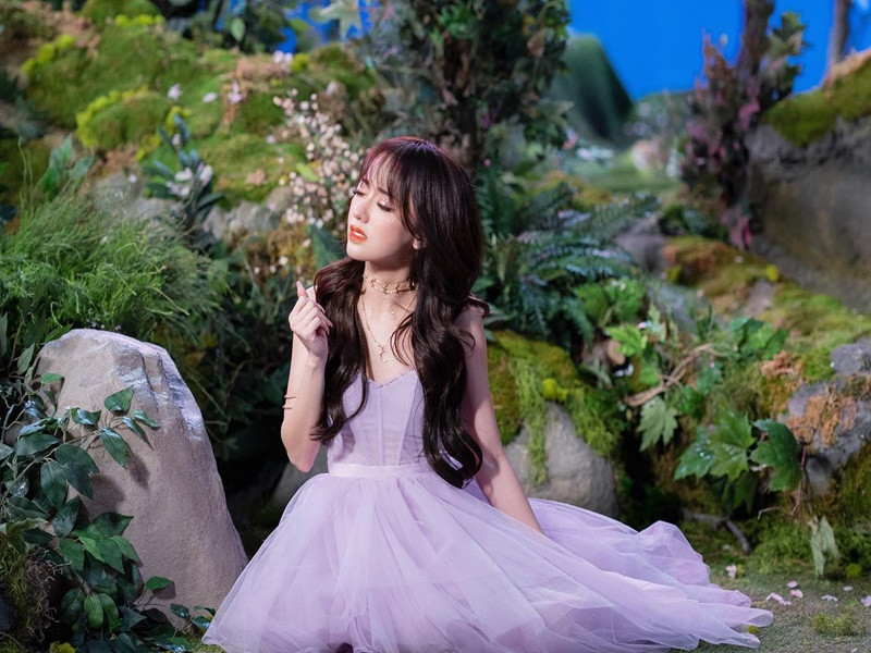 Xuân Nghi đã tốt nghiệp trường University of Southern California ngành Công nghiệp âm nhạc năm 2018 sau 3 năm theo học.