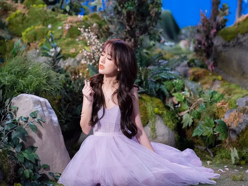 Xuân Nghi đã tốt nghiệp trường University of Southern California ngành Công nghiệp âm nhạc năm 2018 sau 3 năm theo học.