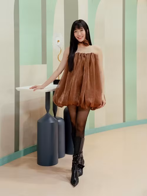 Diệu Nhi diện váy áo dáng suông. Ảnh: Facebook Diệu Nhi.