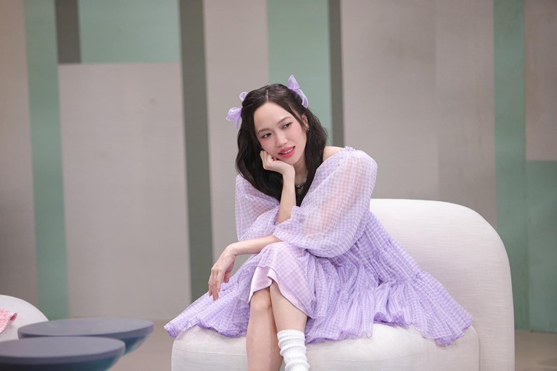 Diệu Nhi giấu vòng hai trong các buổi quay hình cho chương trình Đảo thiên đường. Ảnh: Facebook Diệu Nhi.