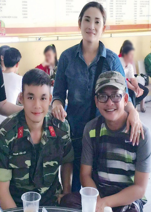 Tấn Lợi - con trai của Tấn Beo tham gia tuyến đầu chống COVID-19 năm 2020. Sau đó, Tấn Lợi làm diễn viên, nối nghiệp bố. Ảnh: Vietnamnet.