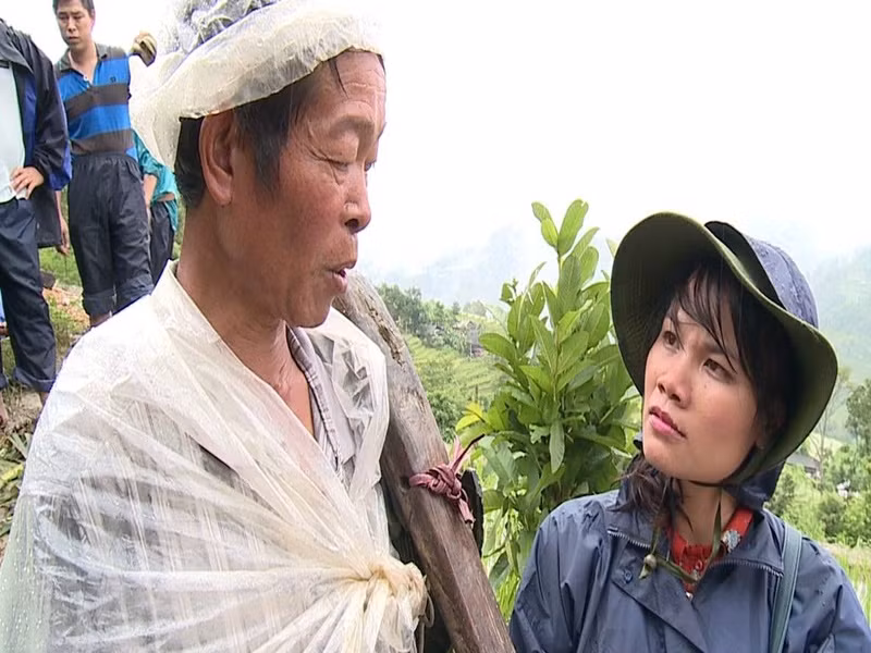 Theo Người Đưa Tin, khi bắt đầu học tại Học viện Báo chí và Tuyên truyền, BTV Nguyễn Ngân đã tham gia làm cộng tác cho chương trình Thời sự học đường, VTV1 và một số chương trình của kênh VTV6. Sau khi tốt nghiệp năm 2010, cô chính thức về VTV công tác. Ảnh: Người Đưa Tin.