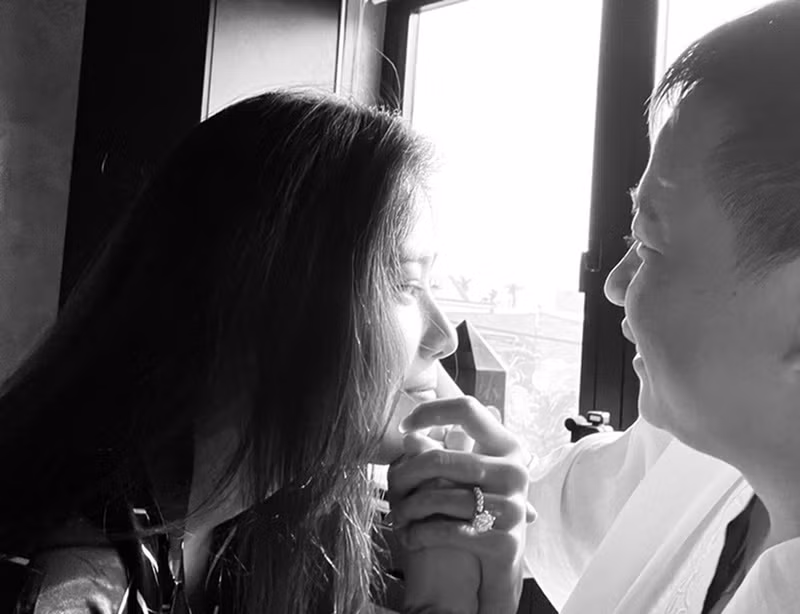 Tuy nhiên, bạn trai Nam Em đã phá bỏ nguyên tắc của mình. "Tôi nghĩ không nên đóng cửa trái tim mình”, bạn trai Nam Em trải lòng. Khi Hữu Cường đồng ý hẹn hò, Nam Em rất bất ngờ. Ảnh: FB Hữu Cường.