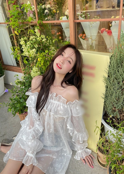 Hot girl người Thái Lan chăm làm mới hình ảnh khi thay đổi nhiều phong cách.