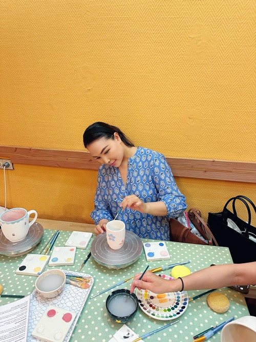 Quỳnh Thư mê mặc hở bạo nhưng đã thay đổi phong cách thời trang kể từ khi mang thai con đầu lòng.