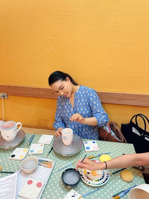 Quỳnh Thư mê mặc hở bạo nhưng đã thay đổi phong cách thời trang kể từ khi mang thai con đầu lòng.