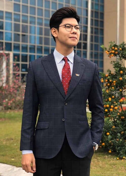 Về sự số khi dẫn sóng, Mạnh Cường chia sẻ: "Bản tin quá nóng, tin tức cập nhật, đạo diễn nhắc vào tai MC liên tục nên mình lơ đãng, dẫn sai thông tin về thành phố Hải Phòng. Ê-kíp cũng nhận ra ngay lúc đó và sửa ở các bản tin tiếp theo. Tôi thành thật xin lỗi khán giả và rút kinh nghiệm sâu sắc. Mong mọi người thông cảm và hiểu cho tình huống của tôi".