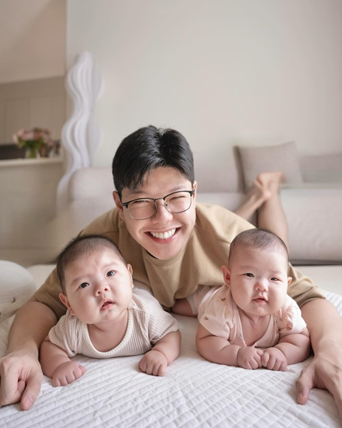 Cặp song sinh nhà Mạnh Cường trộm vía kháu khỉnh, bụ bẫm.