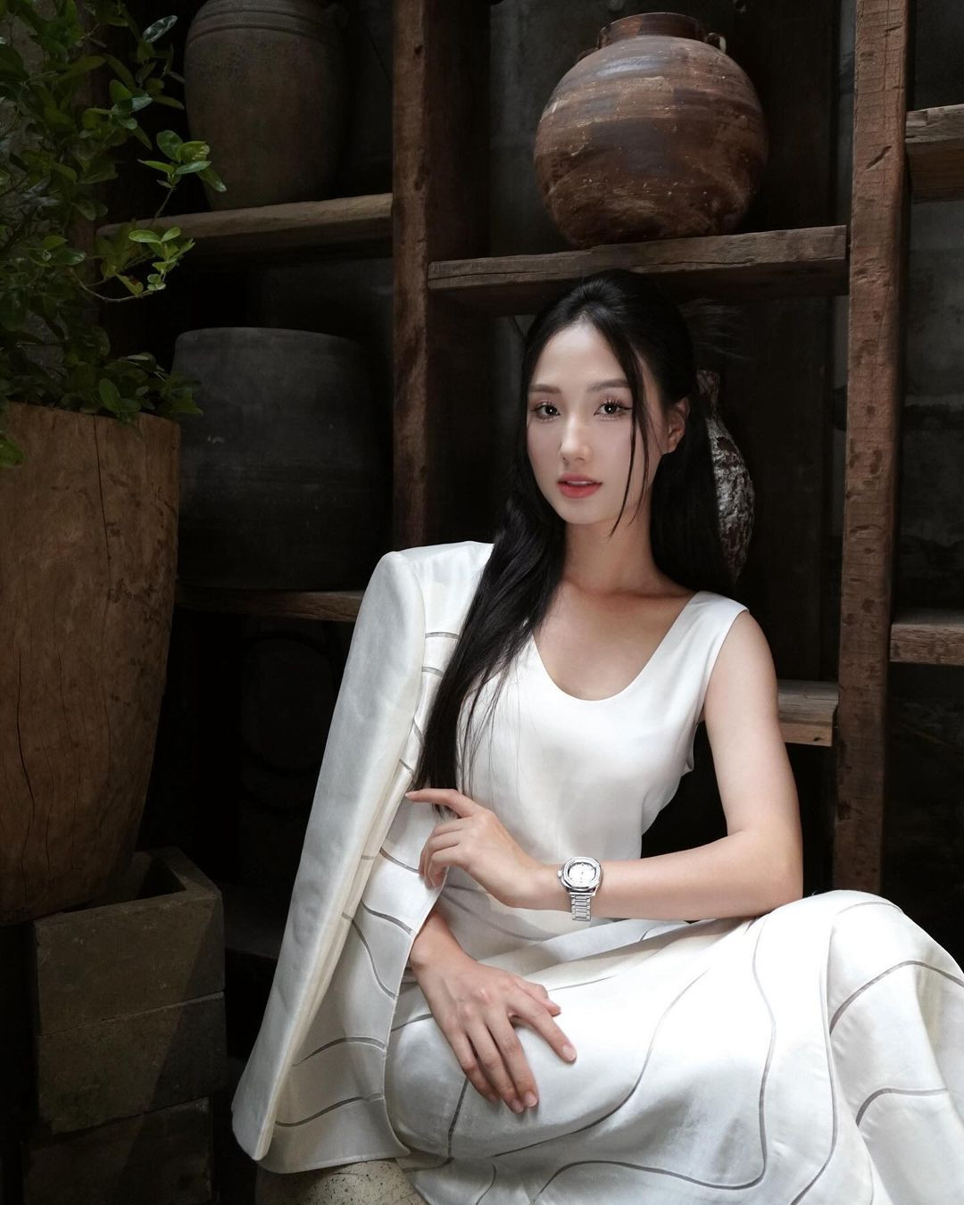 Cô từng tham gia khóa đào tạo diễn viên truyền hình năm 2022 của VFC và hiện hoạt động với tư cách diễn viên tự do.