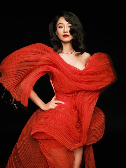 Trà My có số đo ba vòng 86-63-90 cm. Ảnh: FB Trà My.