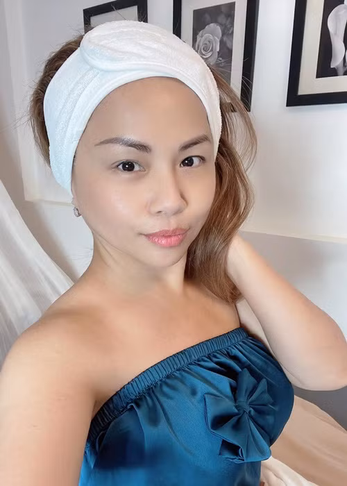 Trong cuộc phỏng vấn với Znews năm 2013, Minh Tuyết cho biết, chồng không bao giờ ý kiến về phong cách thời trang của vợ.