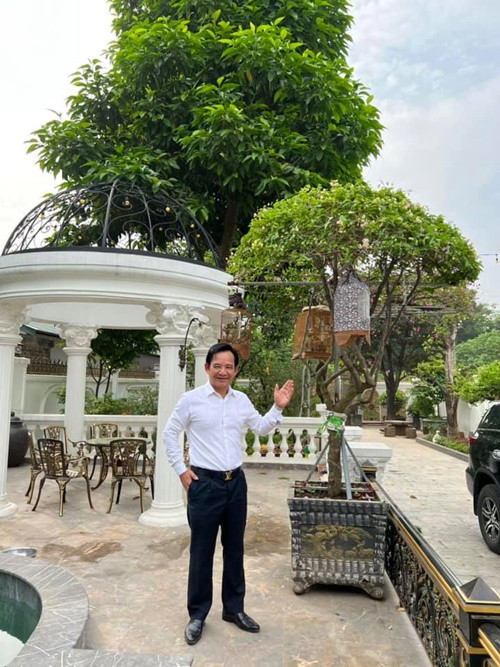 Nam nghệ sĩ hài nuôi chim cảnh trong biệt thự.