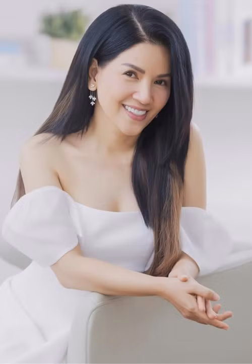 Diễn viên Mùi ngò gai được nhiều khán giả đánh giá có gu thời trang khá tinh tế ở tuổi 47.