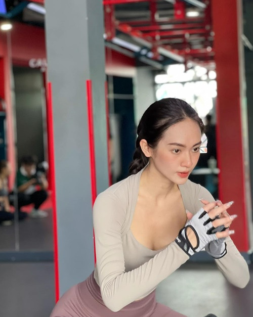 Khuôn mặt khi rũ bỏ son phấn của nàng hậu vẫn bừng sáng nhờ làn da mịn màng. Ảnh: FB Vũ Thúy Quỳnh.