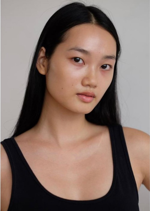 Á hậu Quỳnh Anh khoe gương mặt mộc ít khuyết điểm. Ảnh: Instagram Quỳnh Anh.