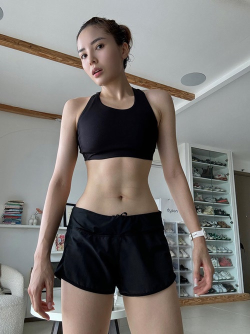 Kỳ Duyên không trang điểm khi tập luyện. Ảnh: FB Kỳ Duyên.