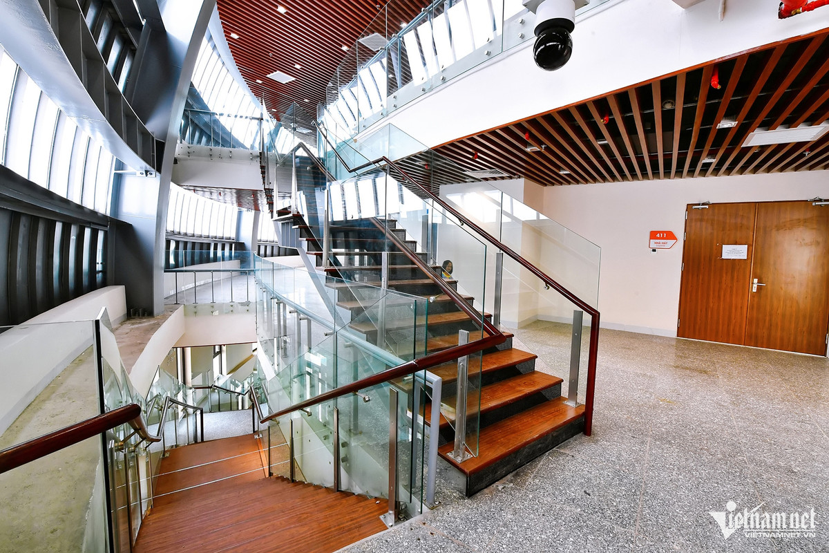 Khu vực hành lang bên ngoài nhà hát 800 chỗ ngồi tại khu nhà A.