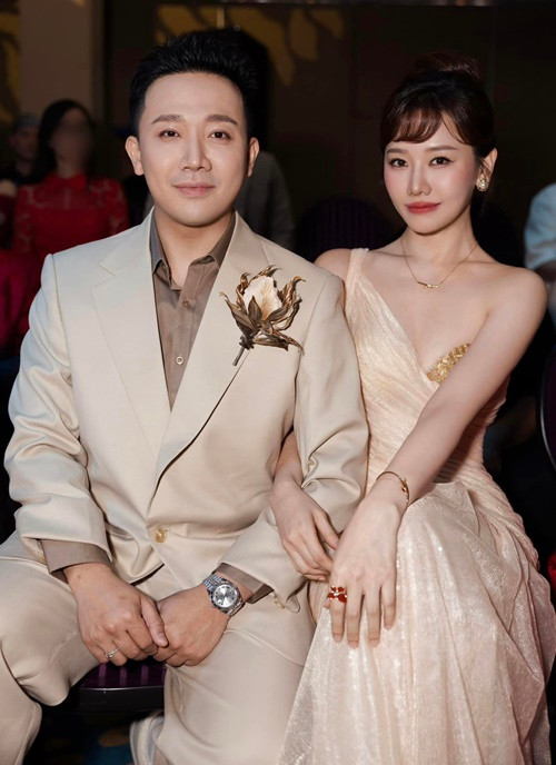 Trấn Thành giải thích lý do Hari Won thường không dự lễ giỗ Tổ nghề. "Bà xã mình là người theo đạo nên sẽ không tiện đến những nơi chùa chiền và đền thờ", nam MC cho biết. Ảnh: FB Trấn Thành.