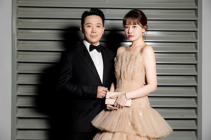 Hari Won xuất thân là ca sĩ. Ở Hàn Quốc, vợ Trấn Thành bắt đầu là thành viên của nhóm nhạc KISS vào năm 2012. Nhóm này hoạt động đến năm 2013 thì tan rã. Ảnh: FB Trấn Thành.