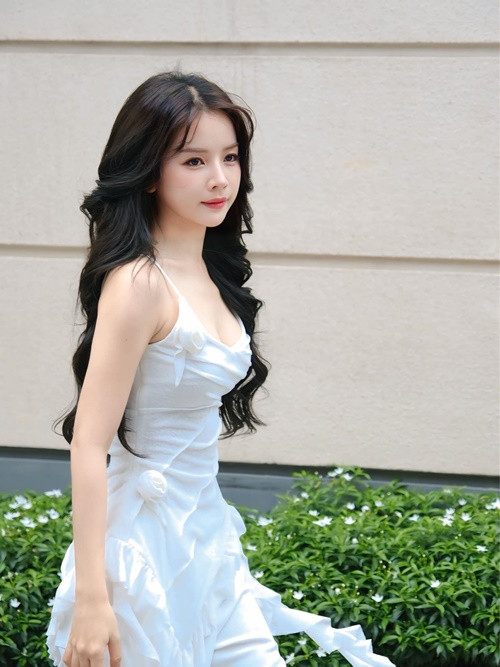 Người hâm mộ ưu ái đặt cho Mie biệt danh "Hoa hậu DJ", "Búp bê DJ".