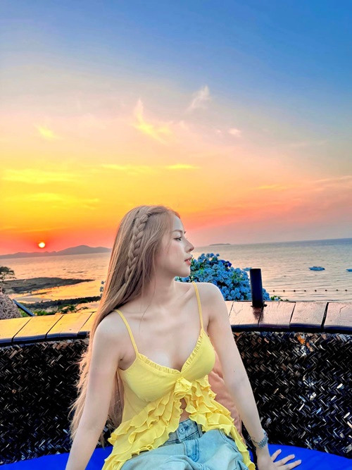 Mie từng hai lần chỉnh sửa mũi. Theo Phụ Nữ Việt Nam, sau khi thất tình, cô "dao kéo" mũi, sau đó không nhận ra gương mặt mình. Năm 2021, DJ Mie phẫu thuật thẩm mỹ một lần nữa để gương mặt hài hòa hơn.