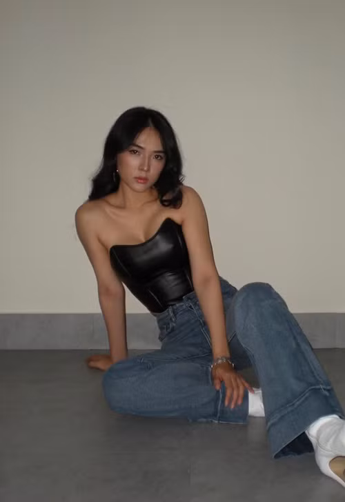 Tuệ Minh cá tính, gợi cảm ở đời thường. Ảnh: FB Tuệ Minh.