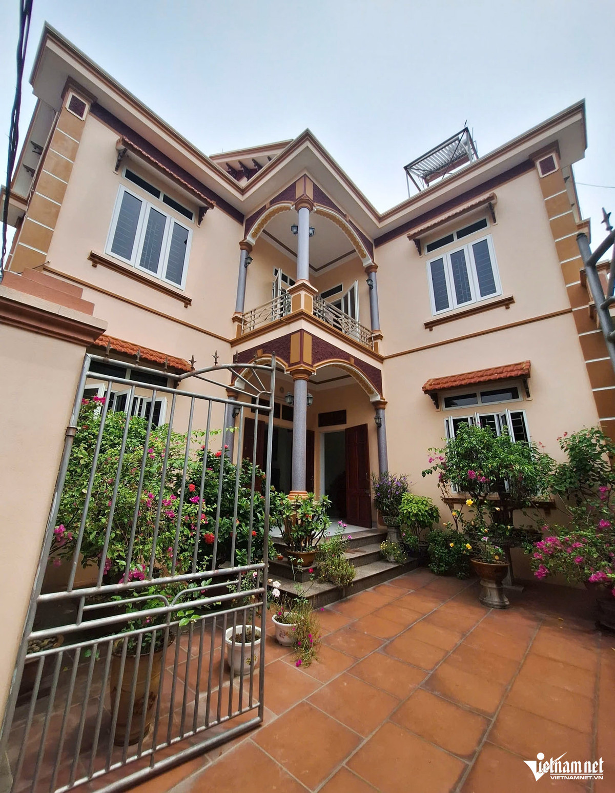 Xôn xao gia đình ở Bắc Ninh có nhà 2 tầng thuộc hộ nghèo - Hình 3 Xon xao gia dinh o Bac Ninh co nha 2 tang thuoc ho ngheo-Hinh-3