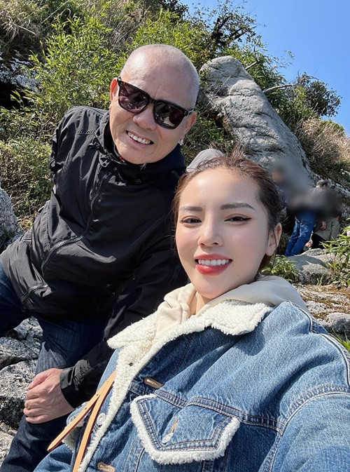 Năm 2023, trong cuộc trò chuyện cùng Minh Tú, Kỳ Duyên một lần nữa cho biết, gia đình cô không nuông chiều con cái.