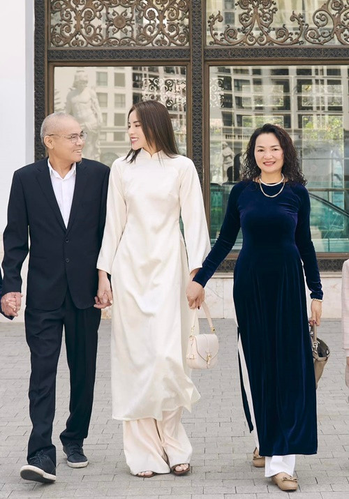 Tuy nhiên, Kỳ Duyên thừa nhận bản thân may mắn khi gia đình là hậu phương vững chắc. Người đẹp cho biết, cô dần học cách độc lập để ngày càng trưởng thành.