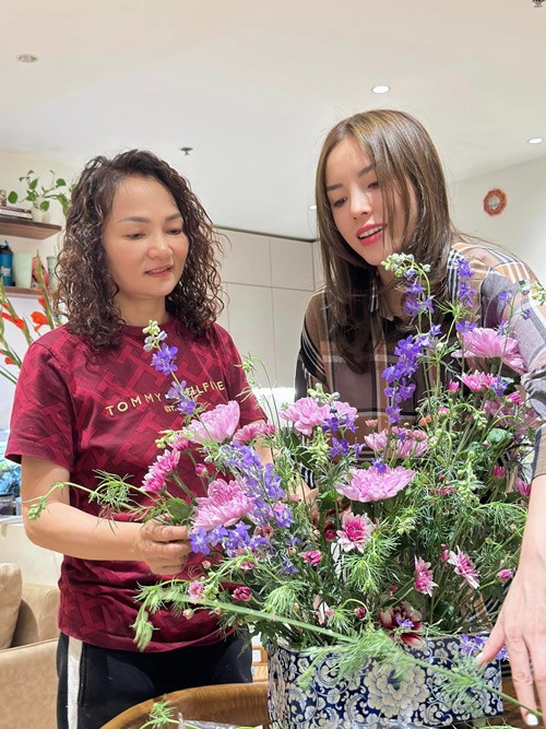 Kỳ Duyên hé lộ, cô từng không tìm được tiếng nói chung với gia đình. “Tôi khao khát thể hiện cá tính, còn bố mẹ lo lắng, ngăn cản vì sợ tôi bị trượt xa”, người đẹp Nam Định bày tỏ.