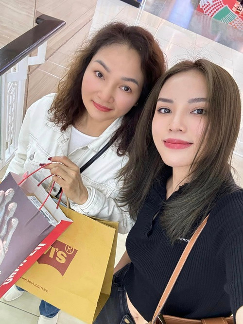 Năm 2017, trong cuộc phỏng vấn với Znews, Kỳ Duyên khẳng định, bố mẹ không nuông chiều, thậm chí rất nghiêm khắc.