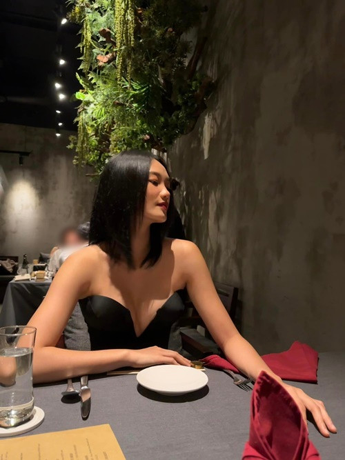 Quỳnh Anh được nhiều nhà thiết kế lựa chọn trong các show thời trang.