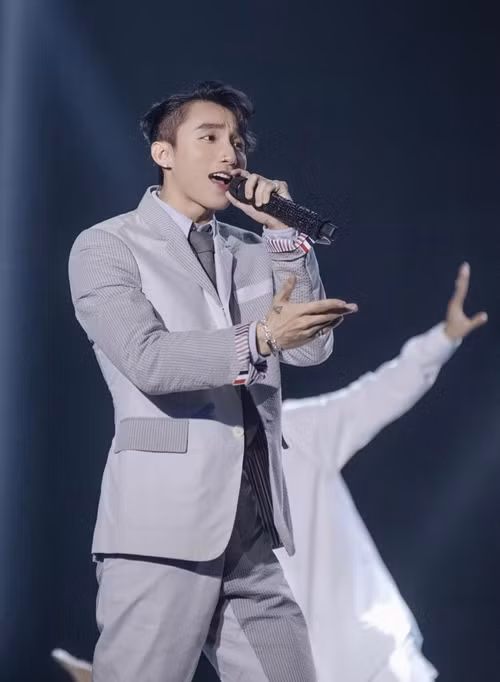 Sơn Tùng M-TP không công khai cát-sê đi hát nhưng nhiều người cho rằng với danh tiếng của mình, nam ca sĩ chắc chắn có thù lao khủng.